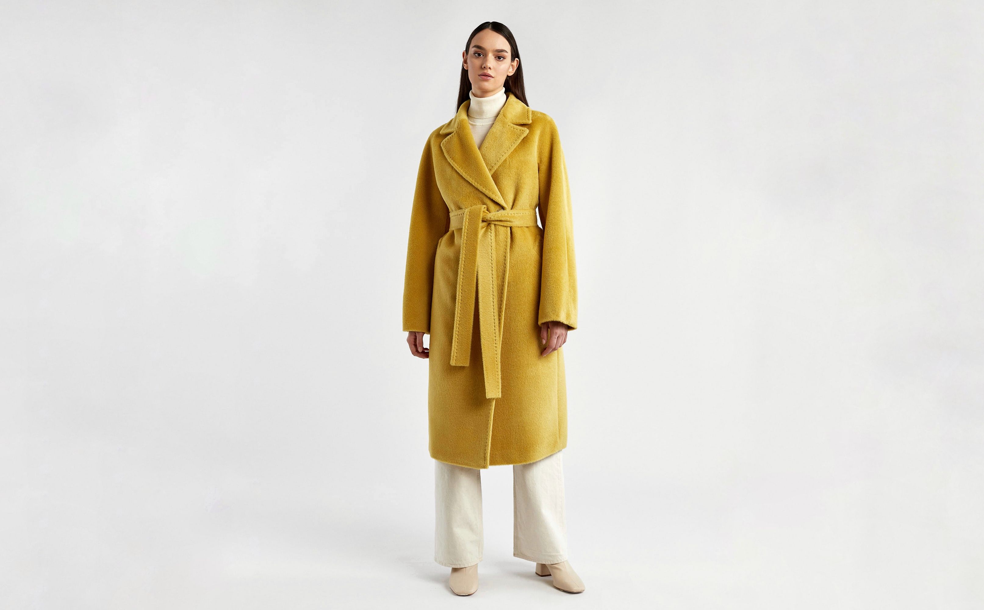 Как купить осеннее женское пальто: виды материалы, модные предложения