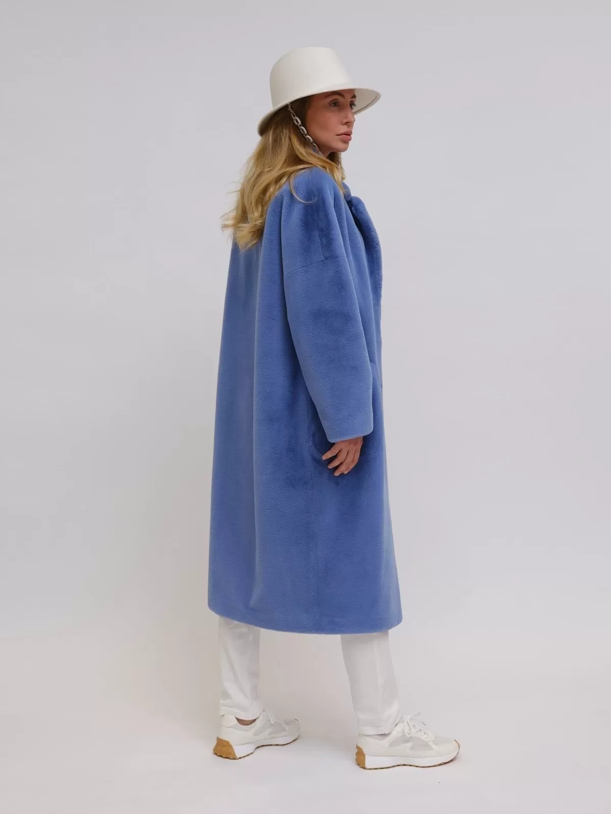 Как выбрать и купить эко-шубу: современная находка для женского зимнего гардероба